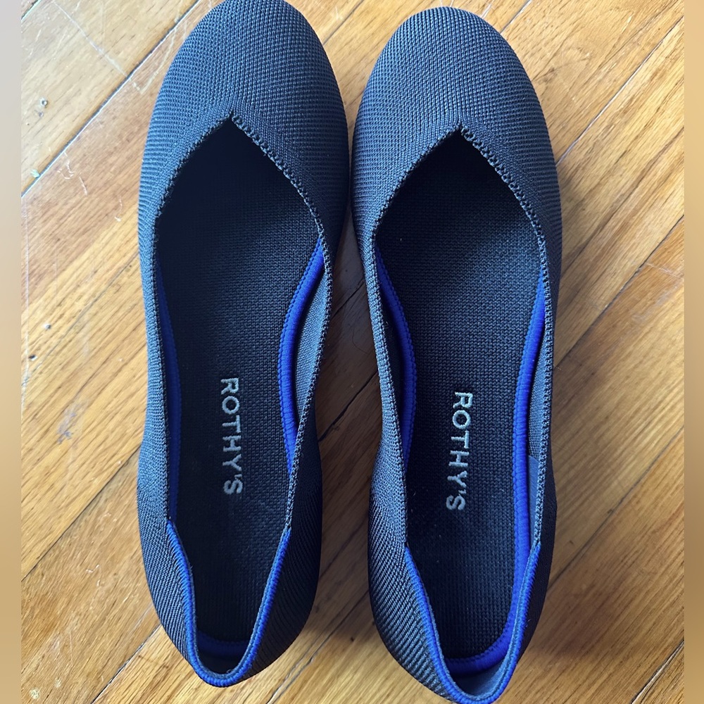 Black Rothy’s Flats